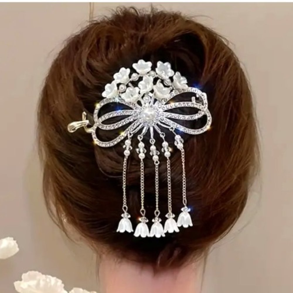 SPARKLING TASSELED FLORAL HAIR CLIP in Gold